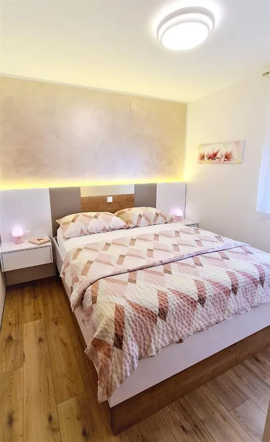 Apartment Karamarko Malinska