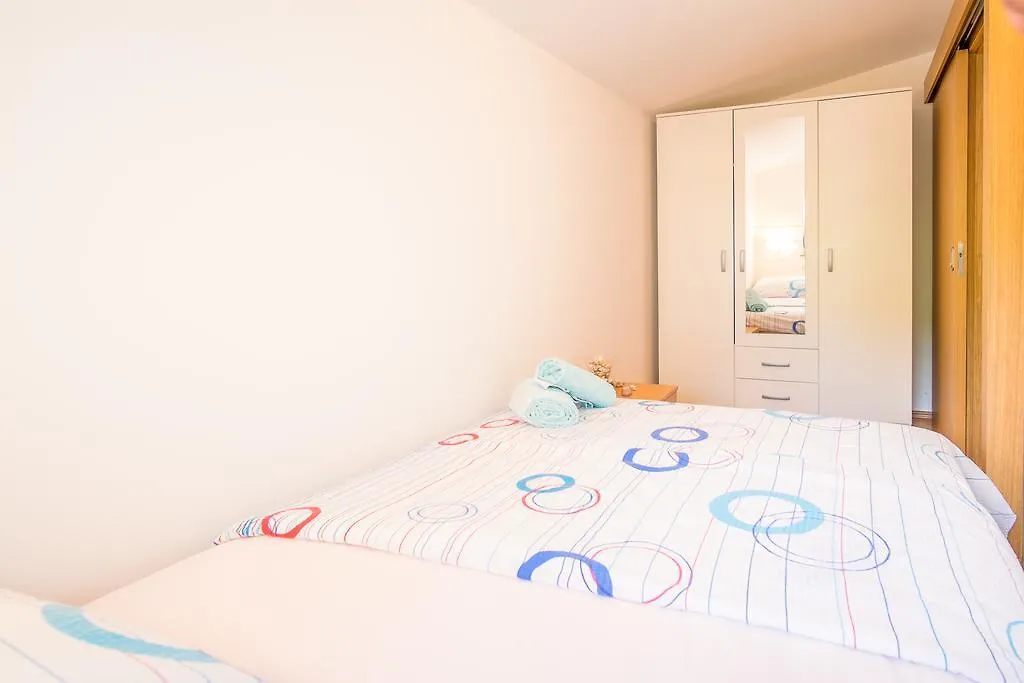 Apartment Karamarko Malinska 0*,  Croatia